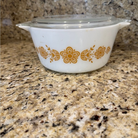 Pyrex butterfly gold 473 round casserole 1 1/2 Quart Vintage Floral Patterned - Picture 2 of 3